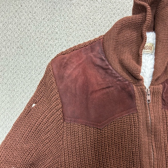 SWEATER | Vintage Tundra Canada zip up Sherpa sweater size medium - Picture 8 of 8